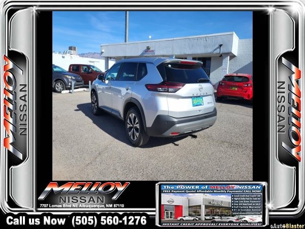 Used 2023 Nissan Rogue SV image 3