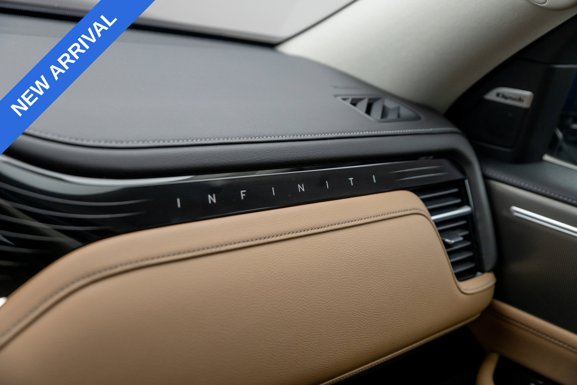 Used 2025 INFINITI QX80 Luxe AWD/4WD image 23