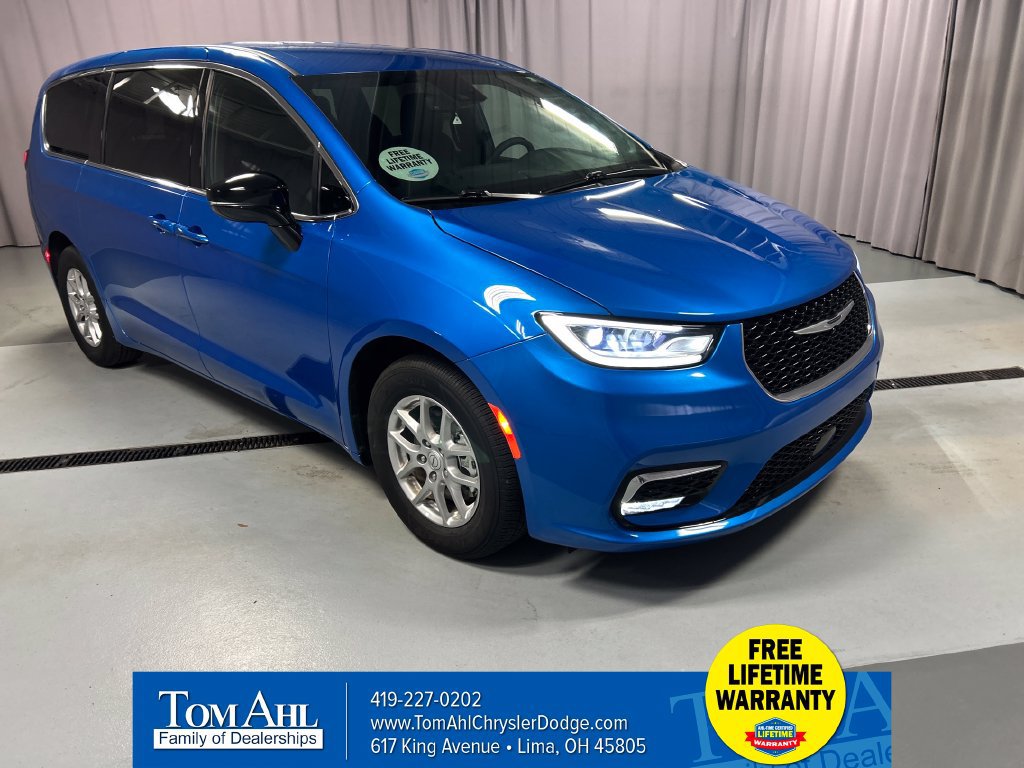 Used 2026 Chrysler Pacifica Select