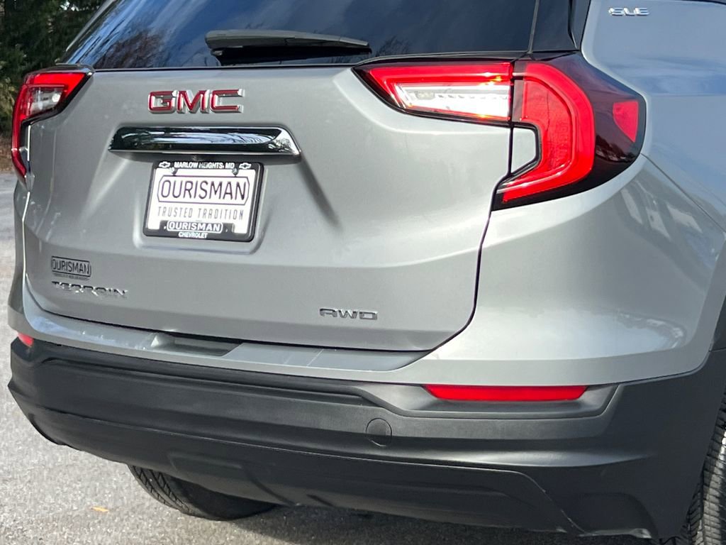 Used 2023 GMC Terrain SLE w/ Driver Convenience Package image 6