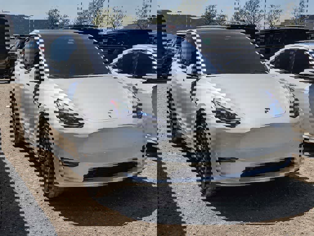 Used 2024 Tesla Model Y Performance AWD/4WD image 3