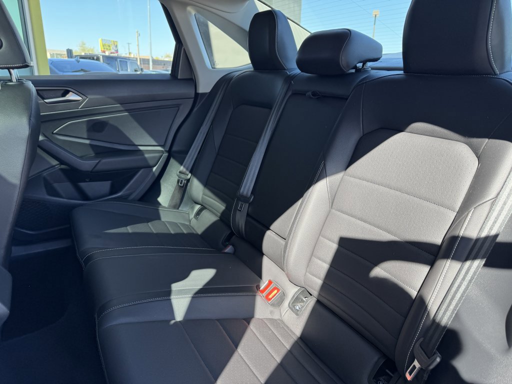 Used 2022 Volkswagen Jetta SE w/ Panoramic Sunroof Package image 34