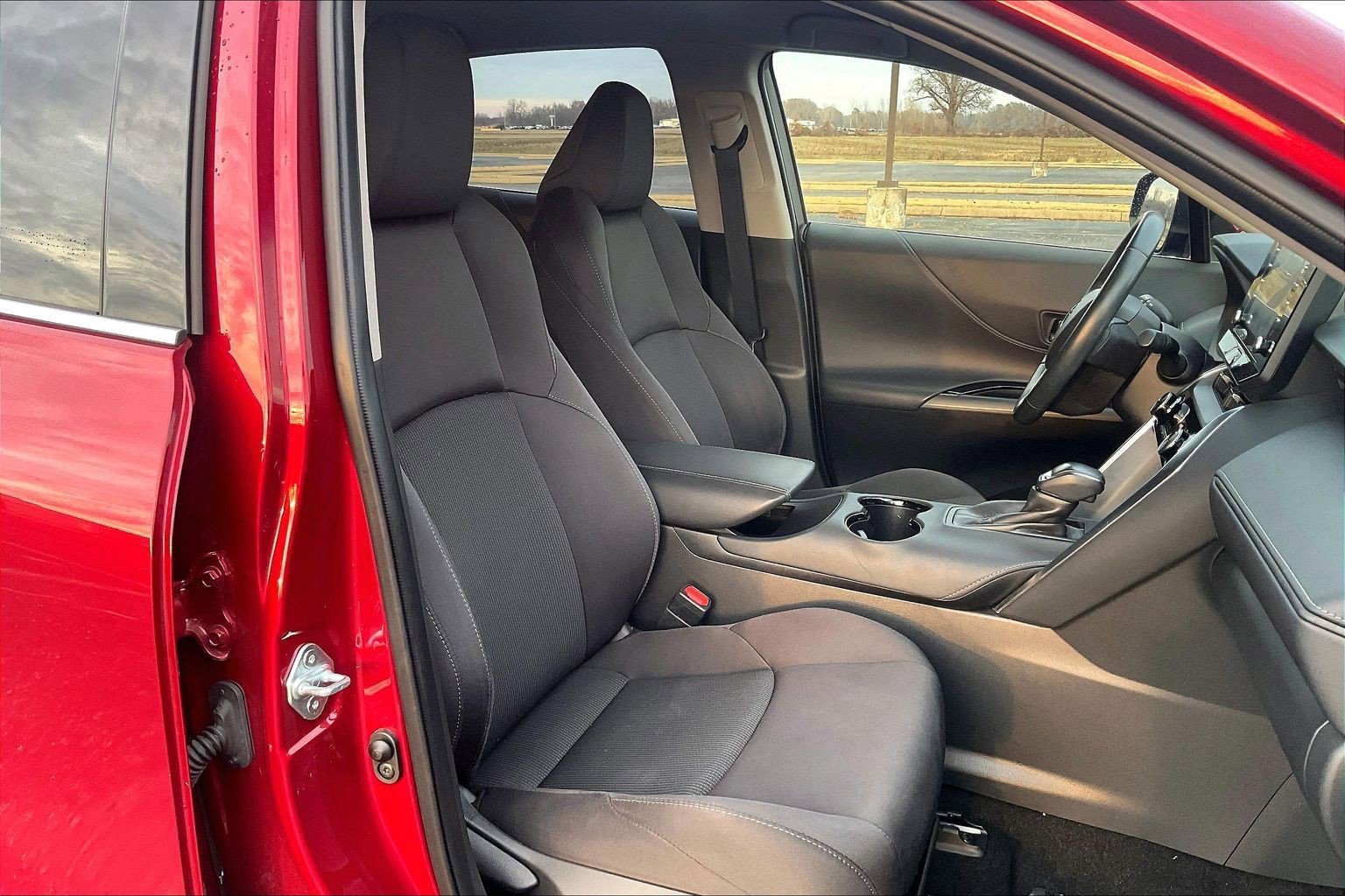 Used 2021 Toyota Venza LE image 8