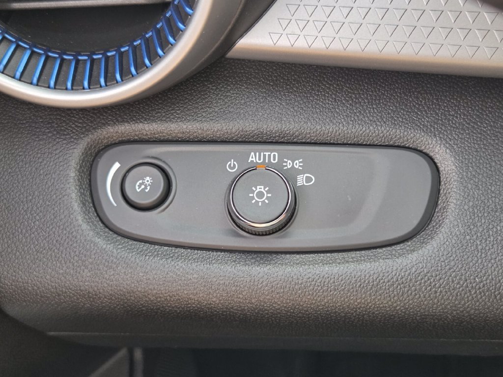 Certified 2024 Chevrolet Trax LS w/ LS Convenience Package FWD image 23