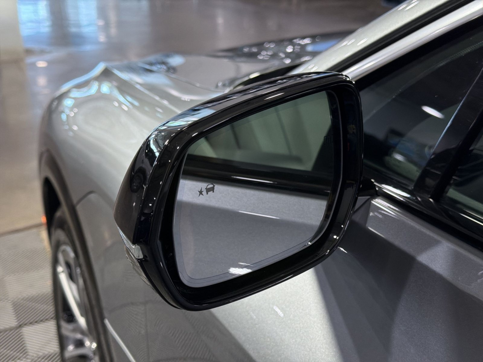 Used 2024 Cadillac Lyriq Luxury AWD/4WD image 15