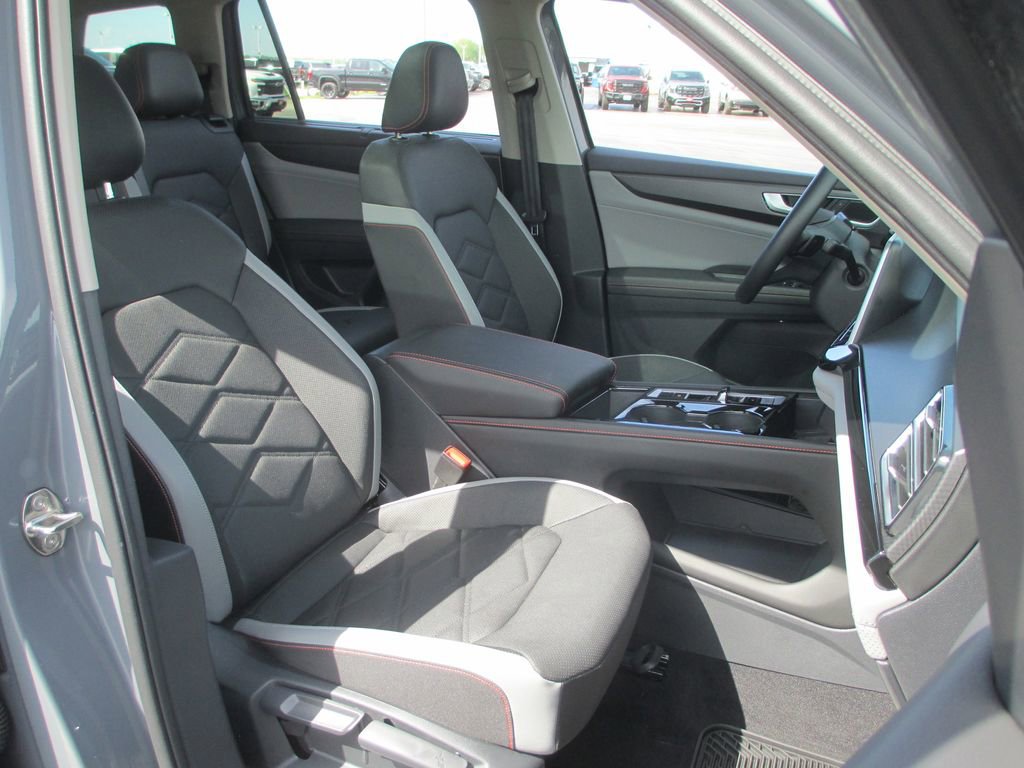 Used 2025 Volkswagen Atlas Peak Edition SE AWD/4WD image 20