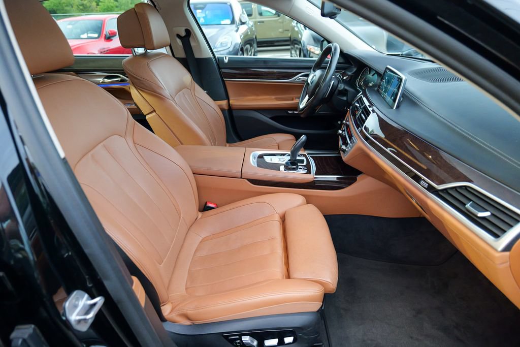 Used 2018 BMW 740i xDrive AWD/4WD image 35