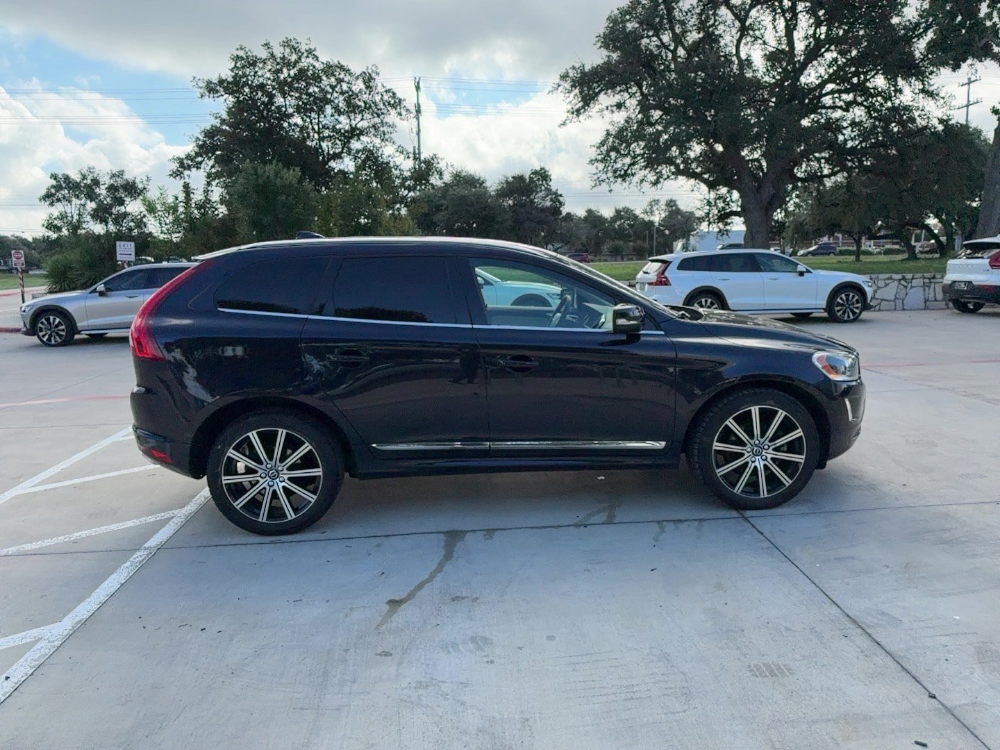 Used 2017 Volvo XC60 T6 Inscription w/ Climate Package AWD/4WD image 7
