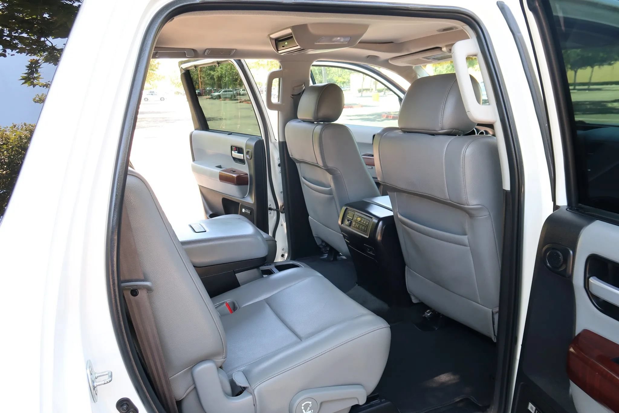 Used 2016 Toyota Sequoia Platinum RWD image 21