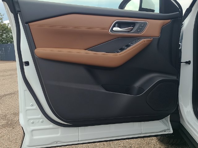 New 2026 Nissan Rogue Platinum AWD/4WD image 10