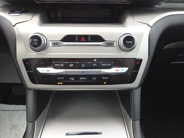 Used 2022 Ford Explorer XLT image 30