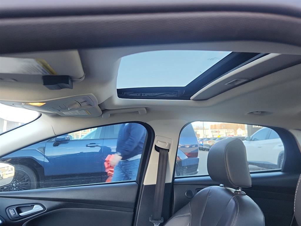 Used 2016 Ford Focus Titanium w/ Titanium Technology Package image 20