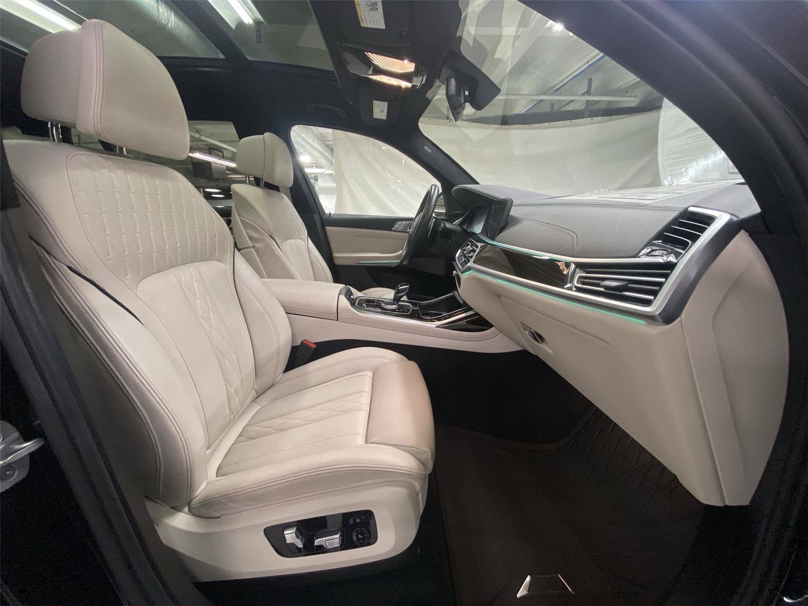 Used 2021 BMW X7 xDrive40i w/ M Sport Package AWD/4WD image 31