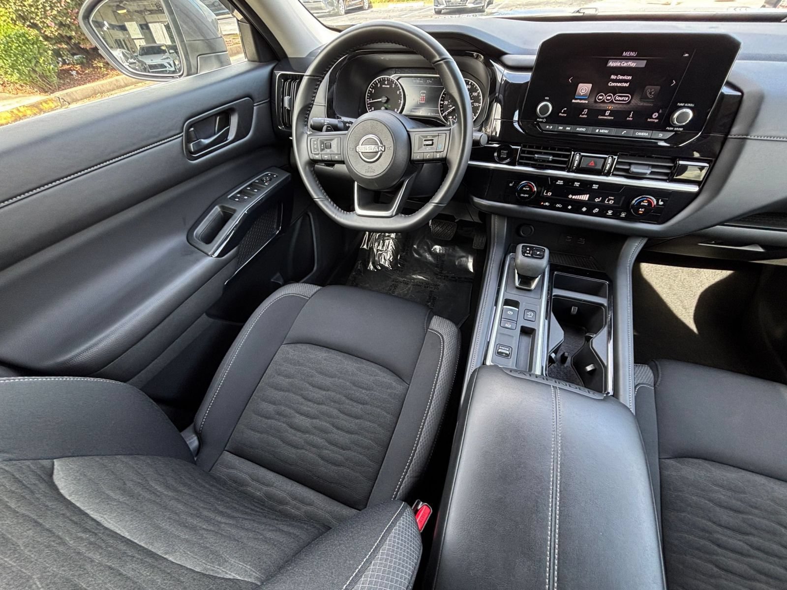 Used 2025 Nissan Pathfinder SV FWD image 37