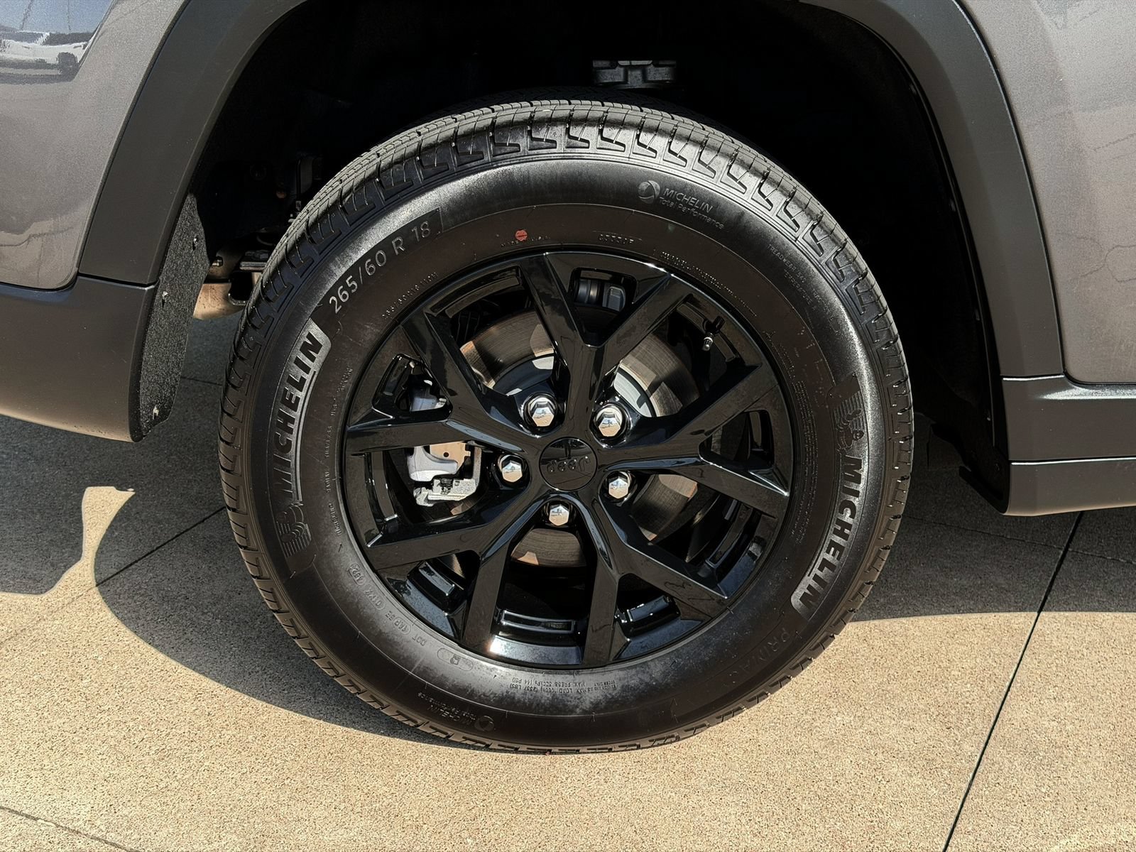 Used 2025 Jeep Grand Cherokee Altitude AWD/4WD image 8