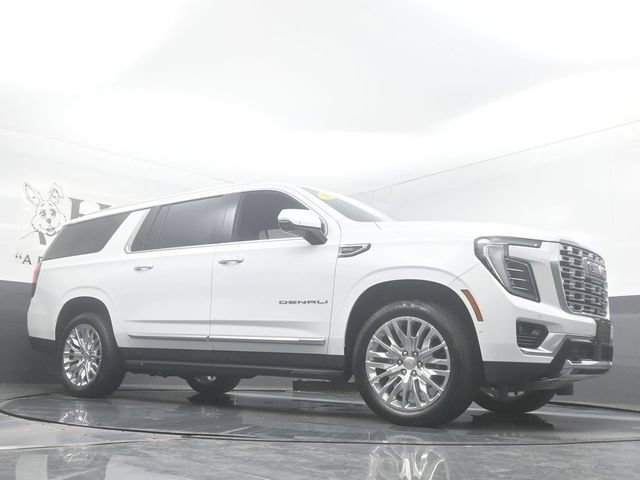 Used 2025 GMC Yukon XL Denali AWD/4WD image 2