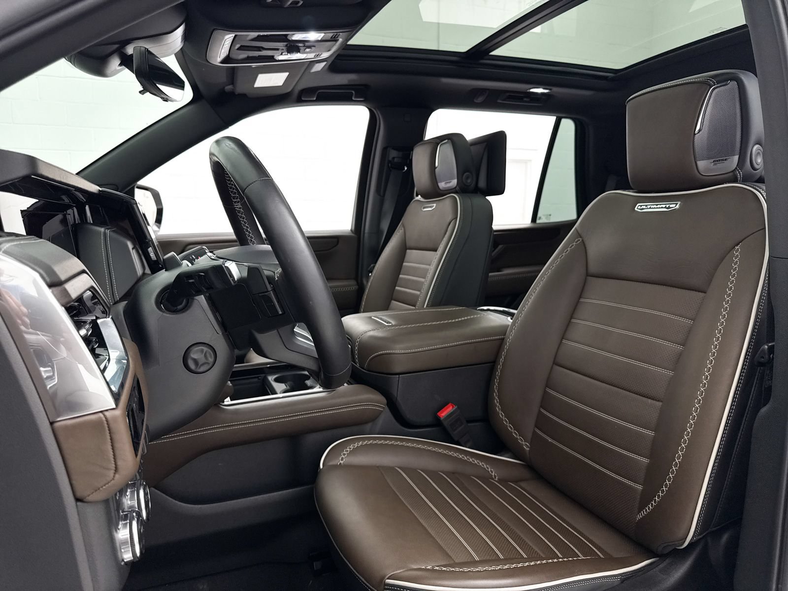 Used 2025 GMC Yukon Denali Ultimate AWD/4WD image 36