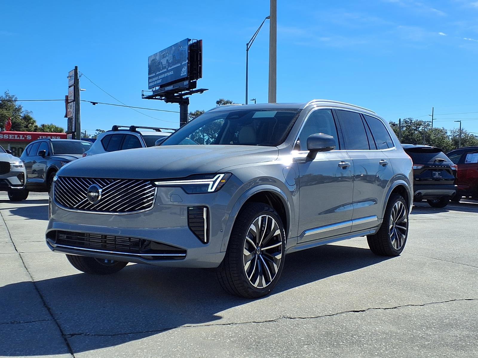 New 2026 Volvo XC90 T8 Ultra w/ Protection Package Premier image 3