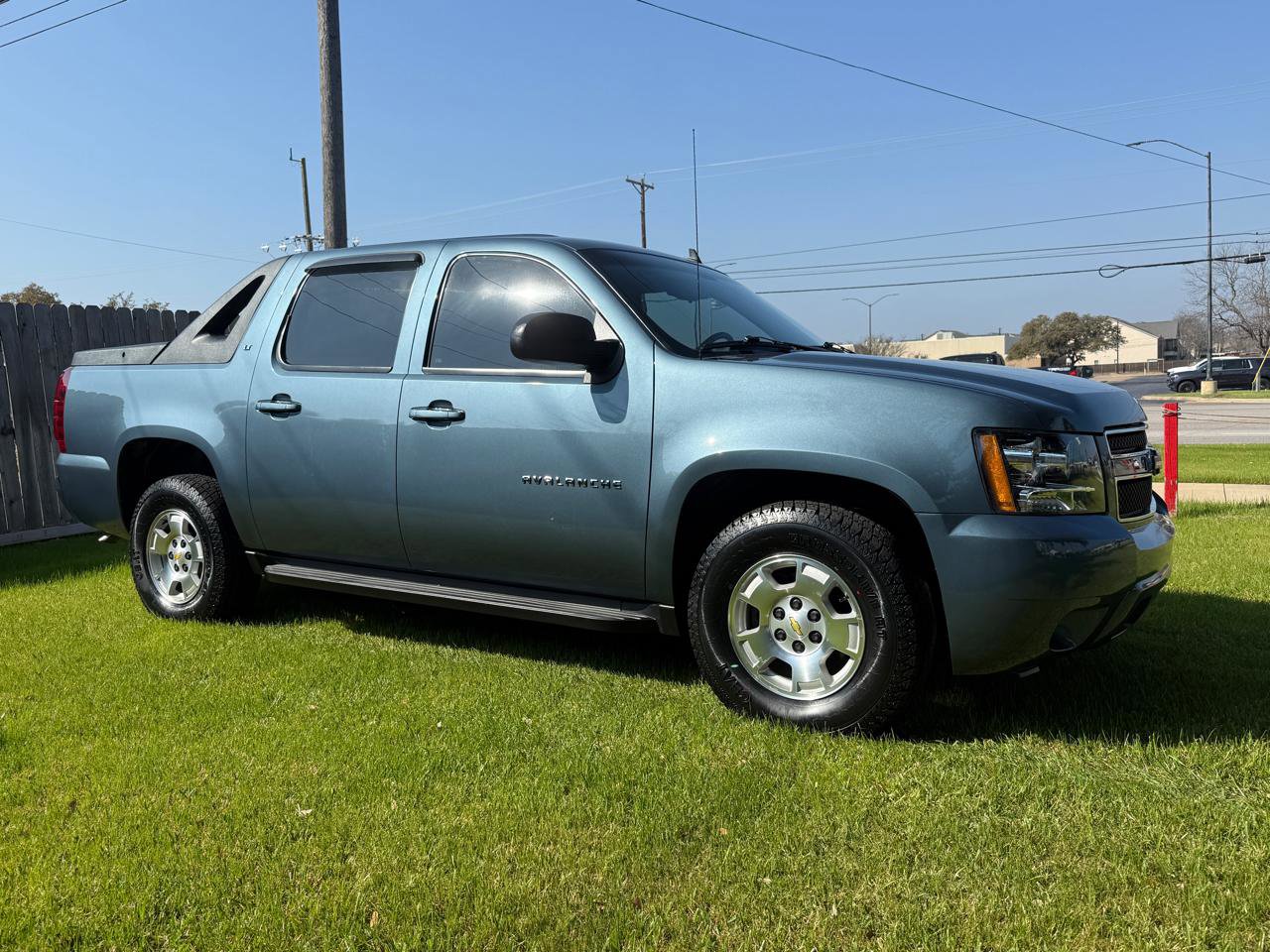 Used 2010 Chevrolet Avalanche LT RWD image 4