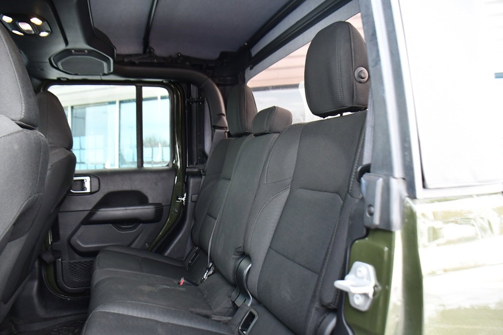 Used 2022 Jeep Gladiator Overland w/ Cold Weather Group image 18