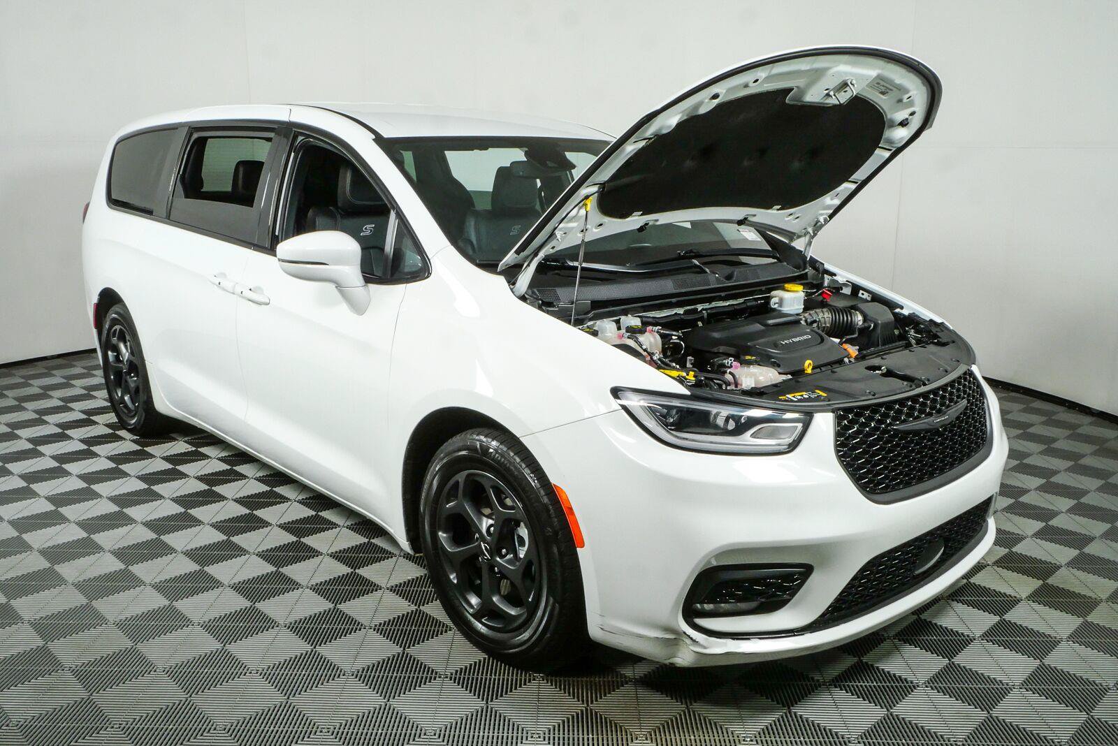 Used 2022 Chrysler Pacifica Touring-L w/ S Appearance Package FWD image 35