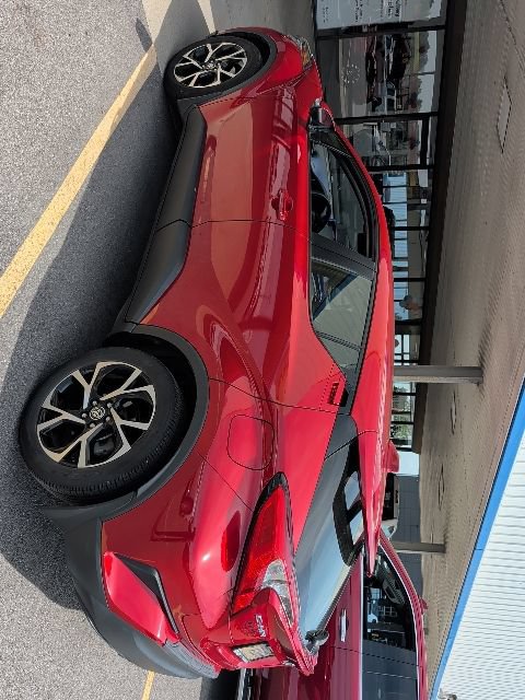 Used 2021 Toyota C-HR XLE FWD image 2