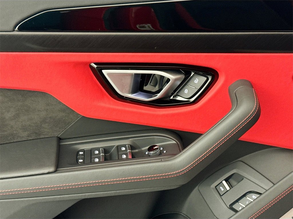 Used 2024 Lamborghini Urus S image 18