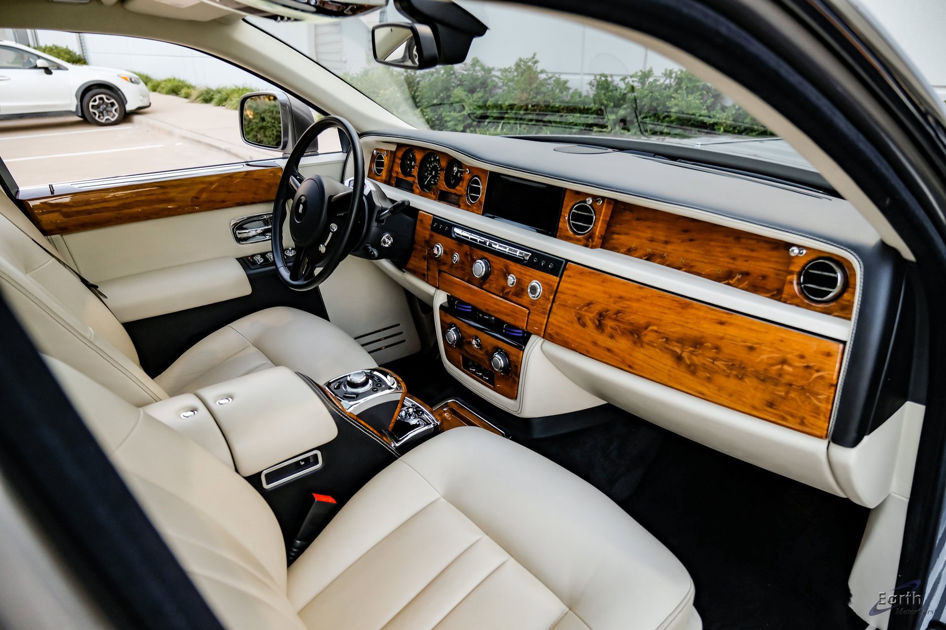Used 2014 Rolls-Royce Phantom Sedan image 39