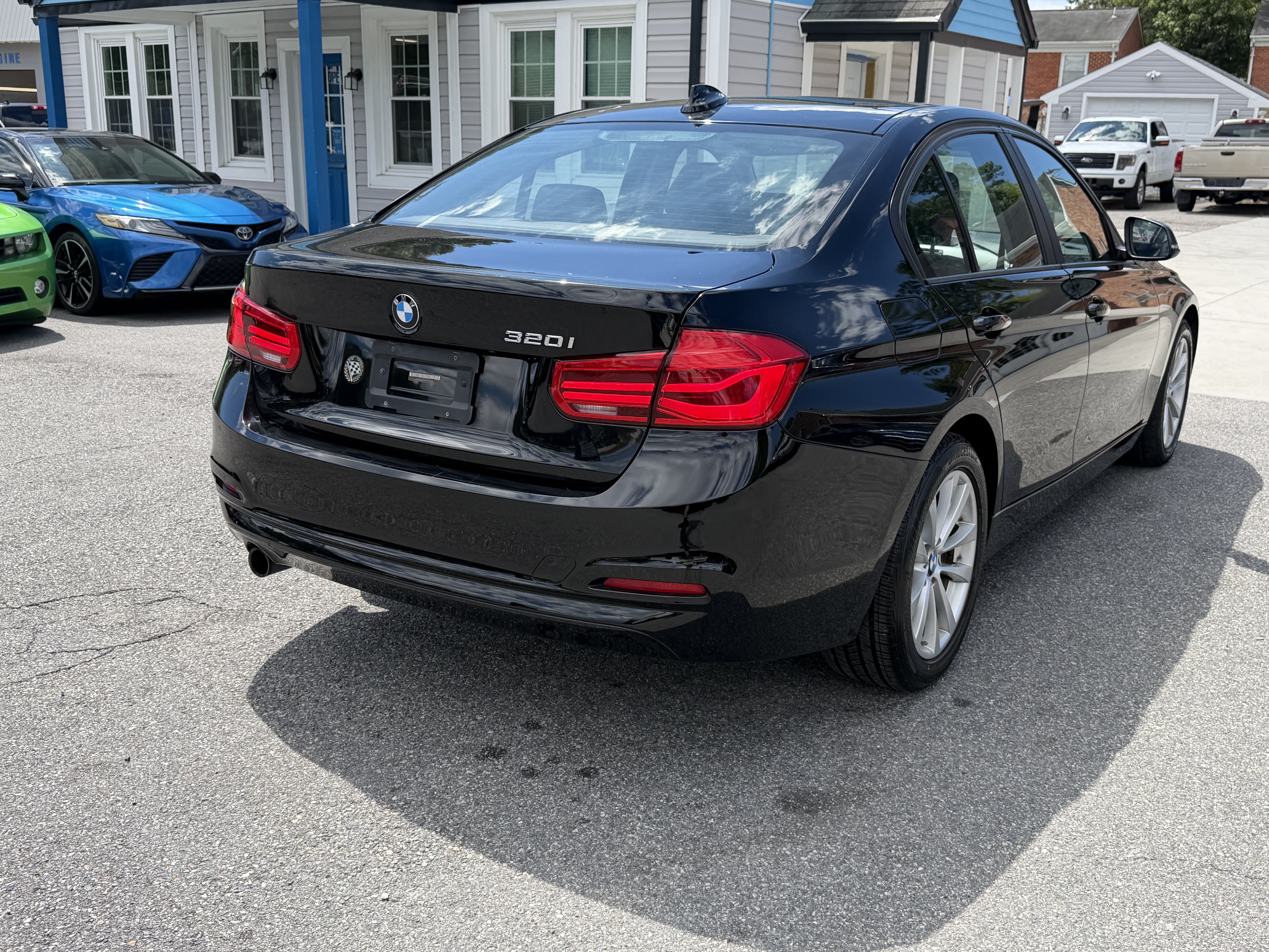 Used 2016 BMW 320i Sedan RWD image 6