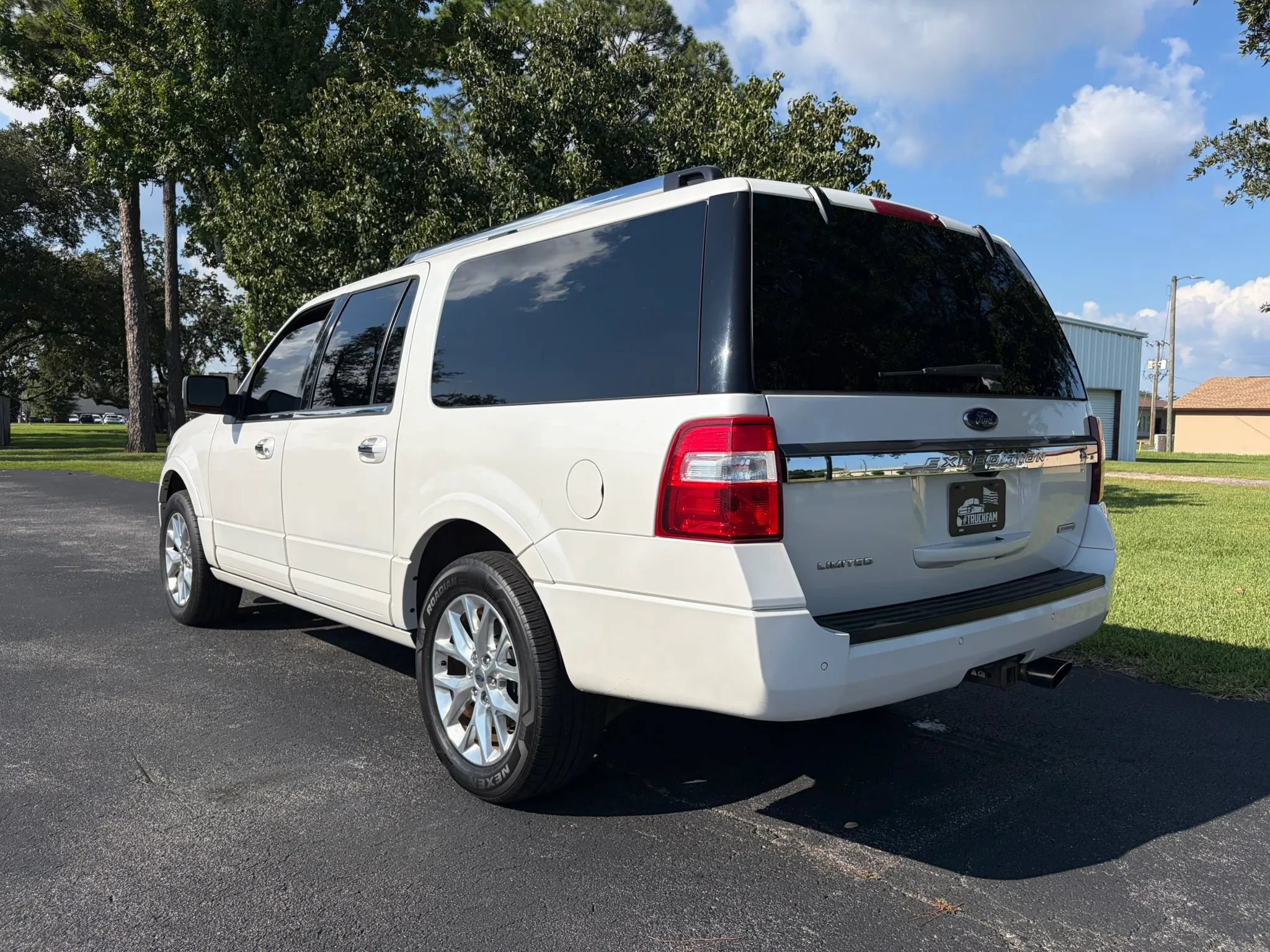Used 2017 Ford Expedition EL Limited w/ Equipment Group 301A RWD image 5