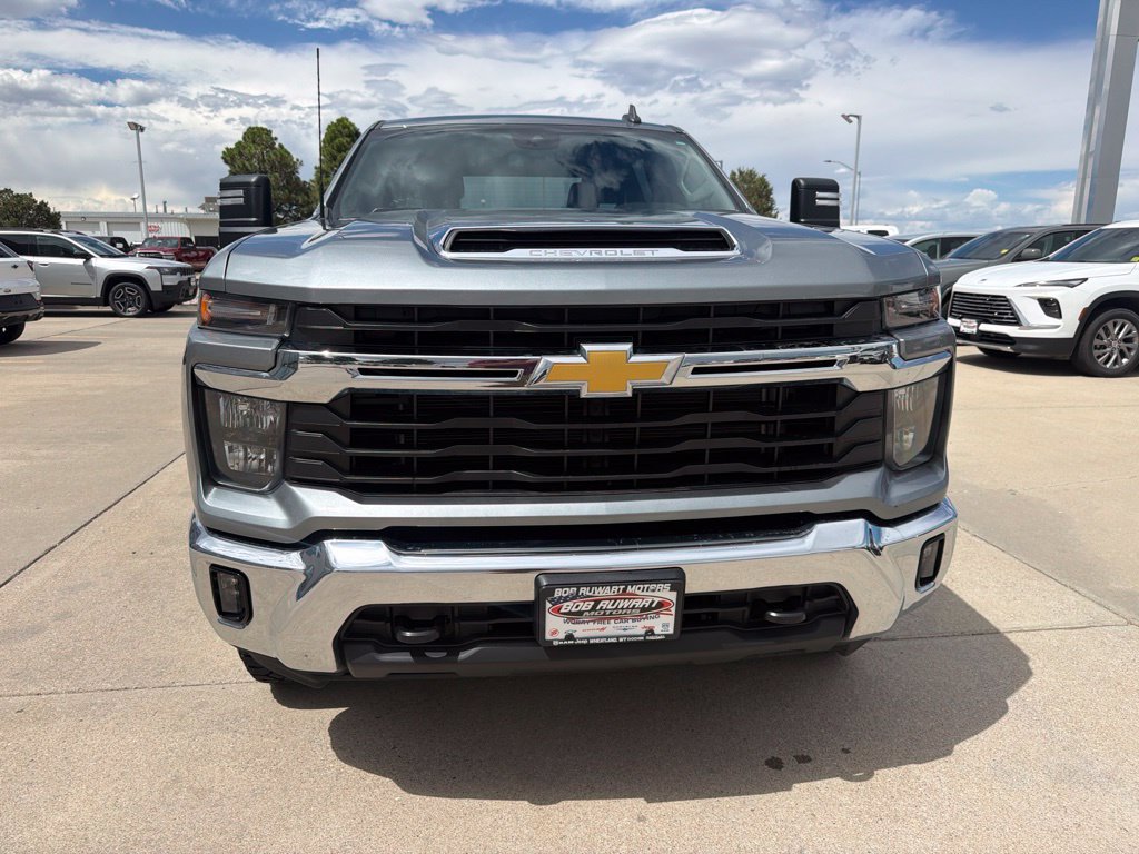 Used 2024 Chevrolet Silverado 2500 LT AWD/4WD image 8