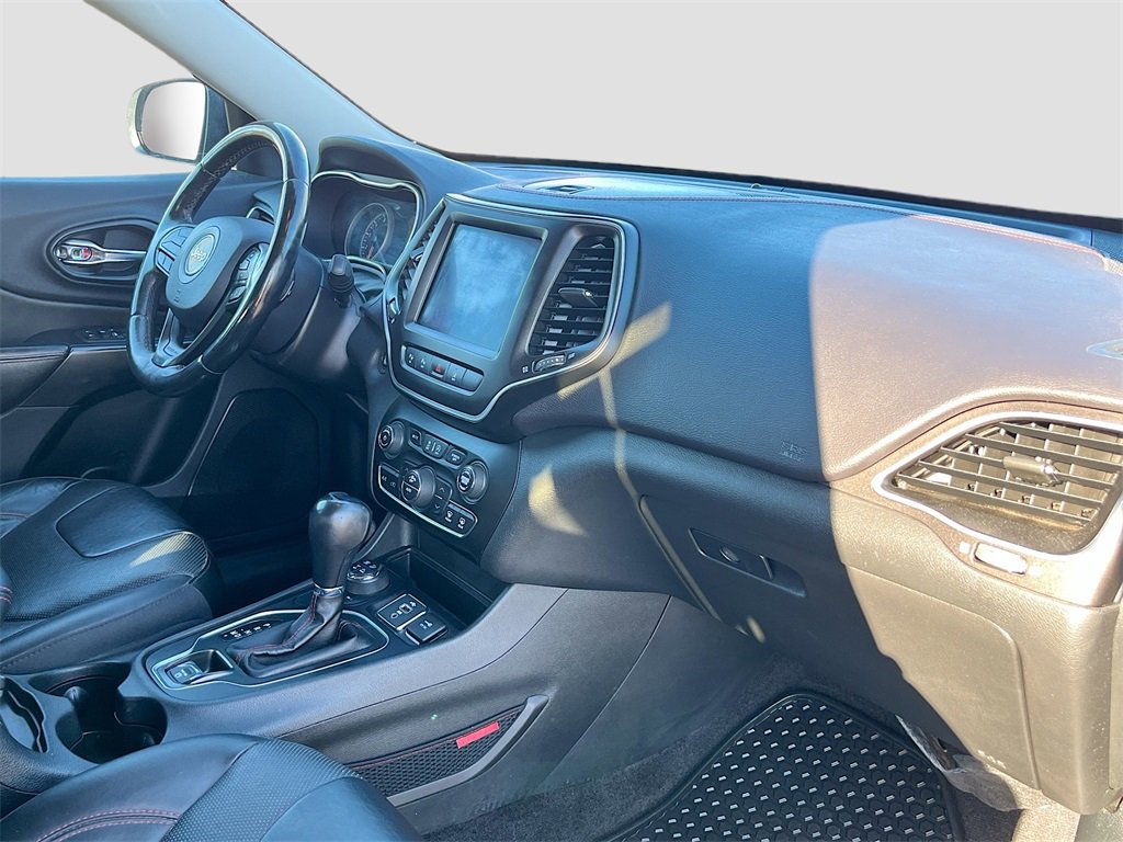Used 2019 Jeep Cherokee Trailhawk image 30
