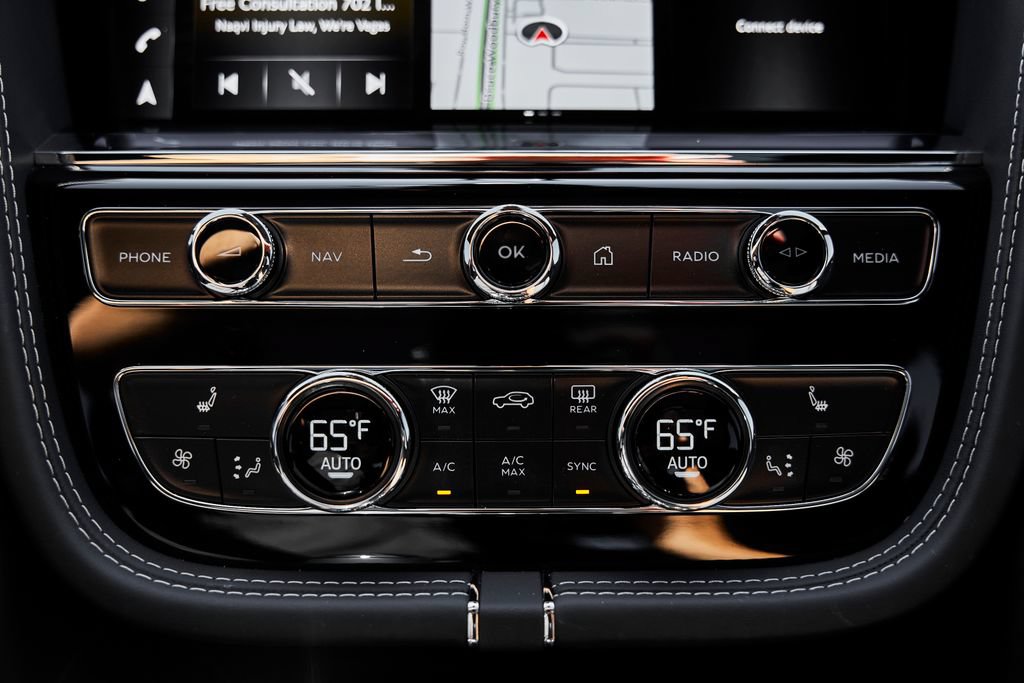 Used 2025 Bentley Bentayga AWD/4WD image 72