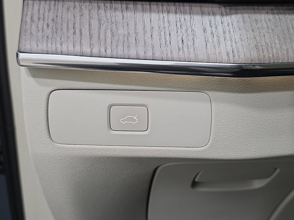 Used 2023 Volvo XC90 B6 Plus w/ Protection Package image 26