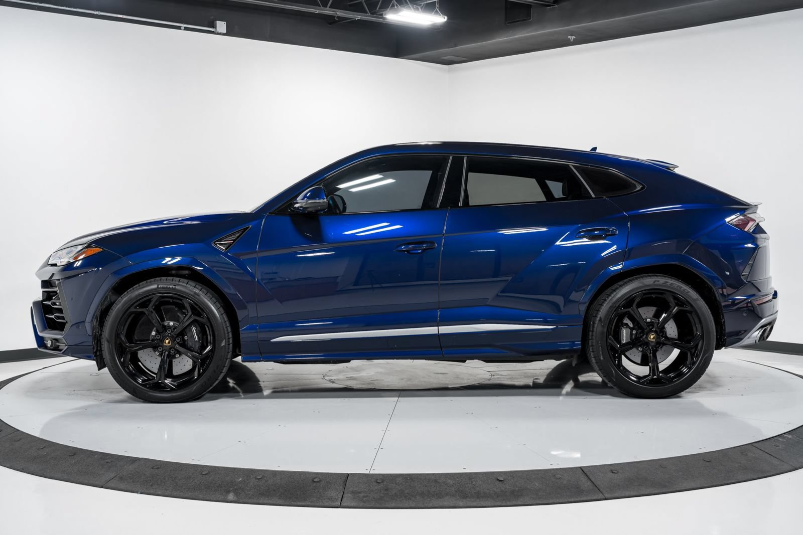 Used 2021 Lamborghini Urus AWD/4WD image 7