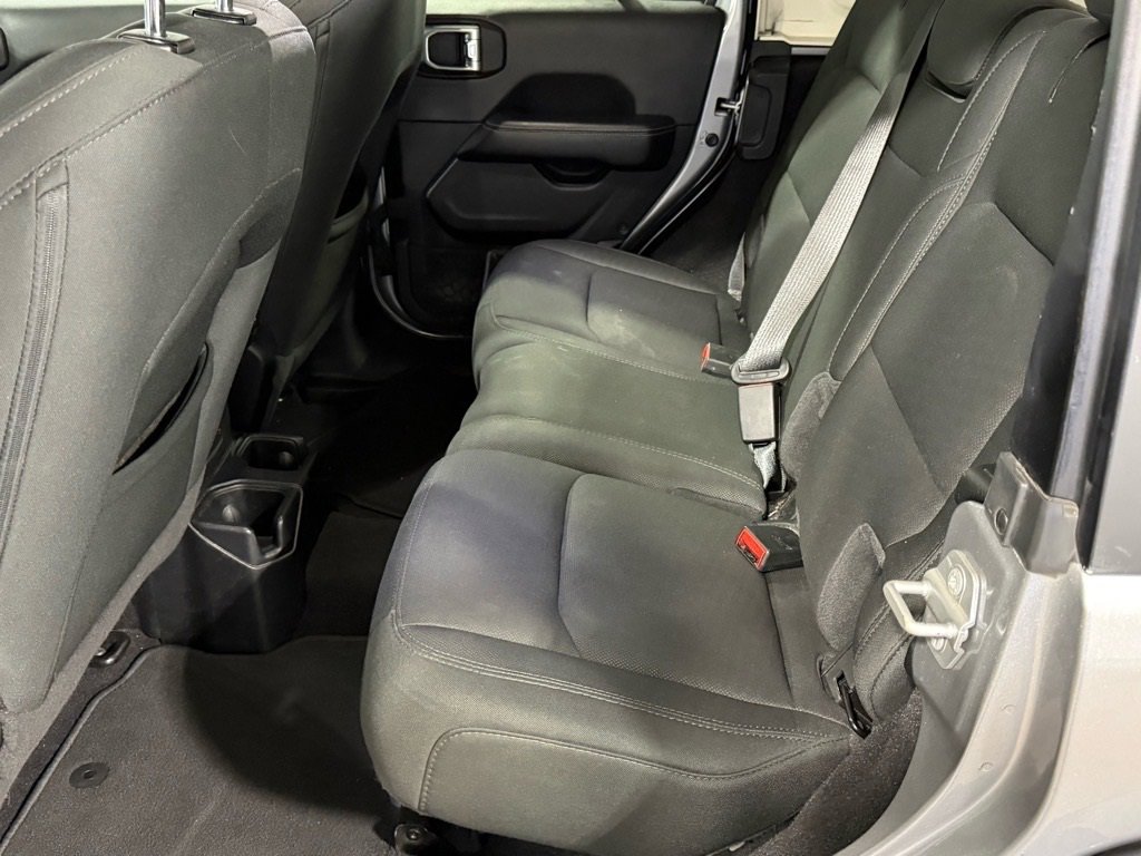 Used 2020 Jeep Wrangler Unlimited Sahara image 13