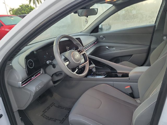 Used 2025 Hyundai Elantra SEL FWD image 11