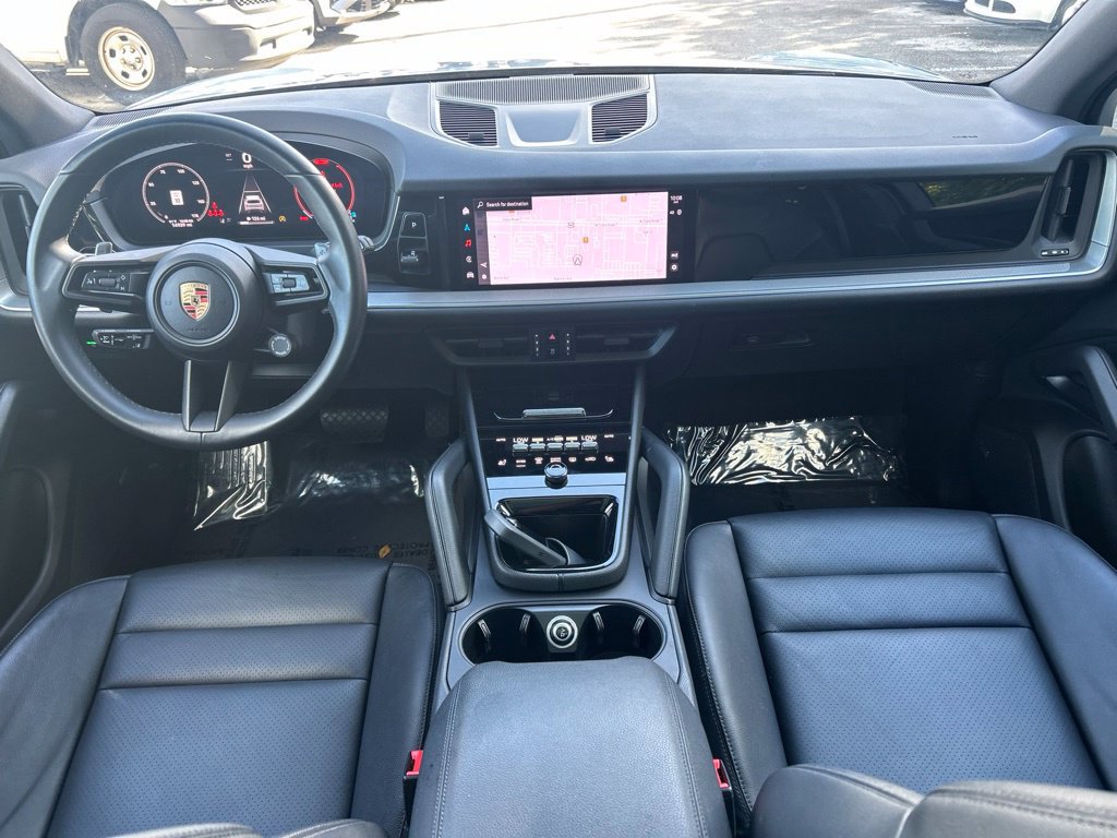 Used 2025 Porsche Cayenne AWD/4WD image 33