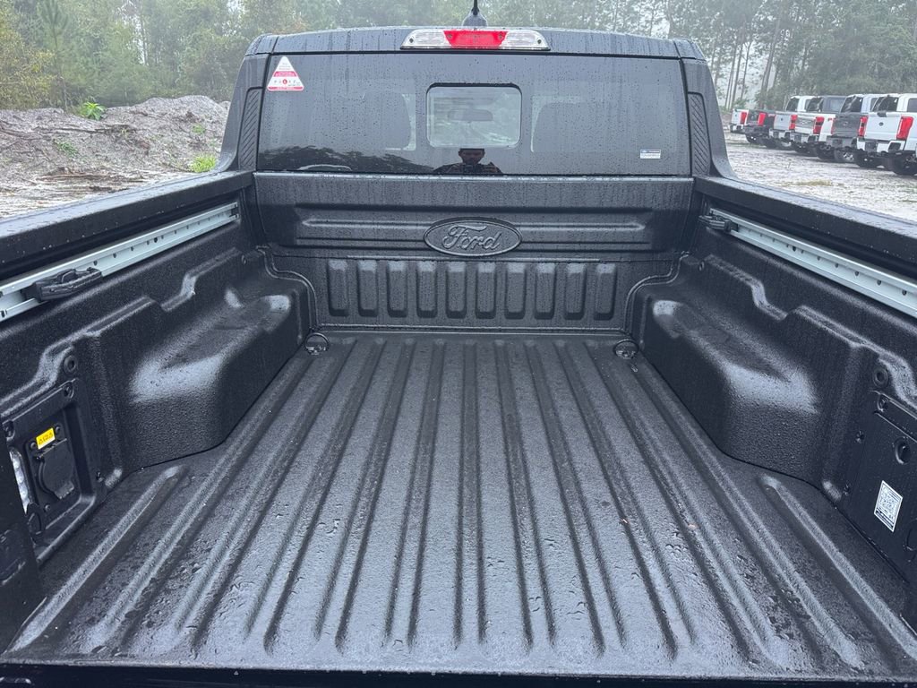 New 2025 Ford Maverick Lariat w/ Black Appearance Package image 22