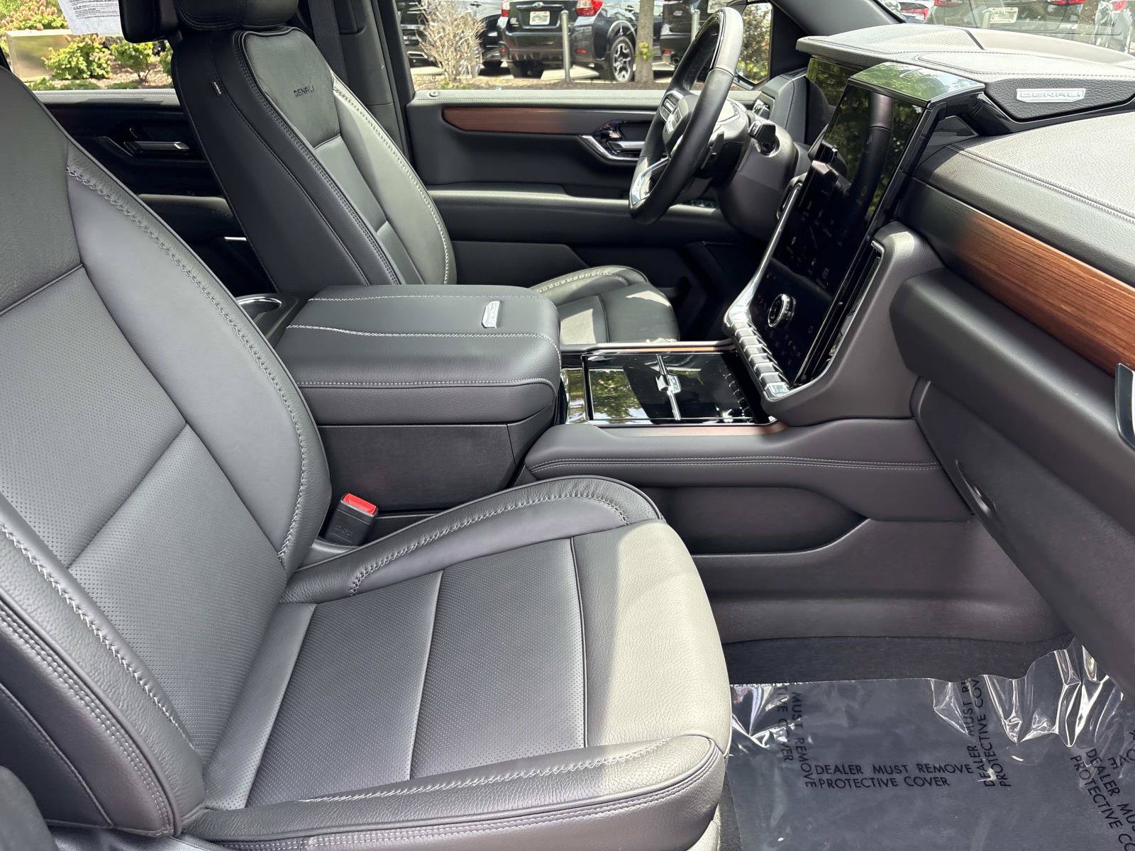 Used 2025 GMC Yukon Denali w/ Denali Reserve Package AWD/4WD image 35
