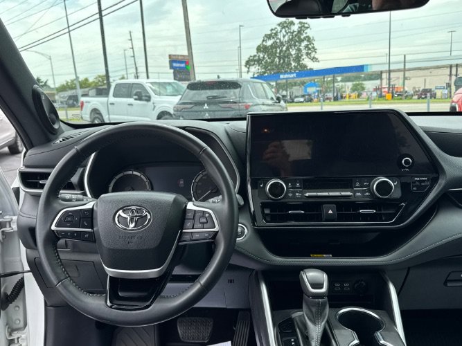 Used 2023 Toyota Highlander XSE AWD/4WD image 13