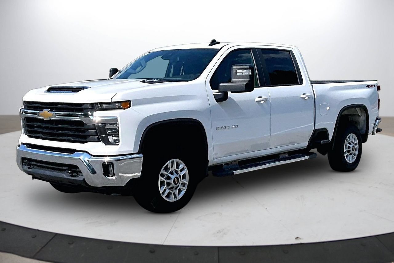 Used 2025 Chevrolet Silverado 2500 LT w/ Convenience Package AWD/4WD image 4