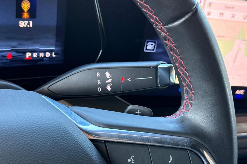 Used 2025 Chevrolet Suburban RST image 34