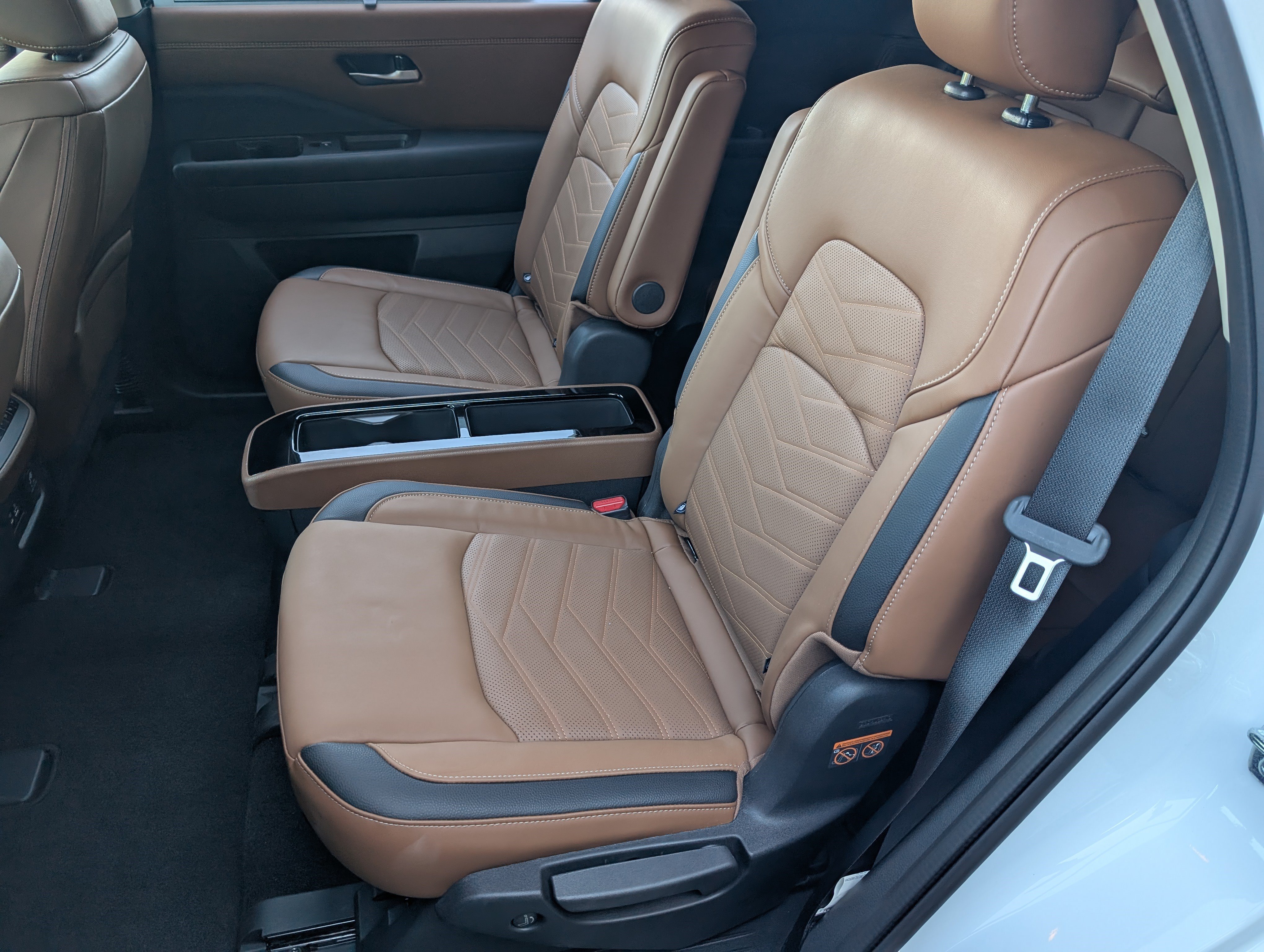 Used 2025 Nissan Pathfinder Platinum FWD image 18