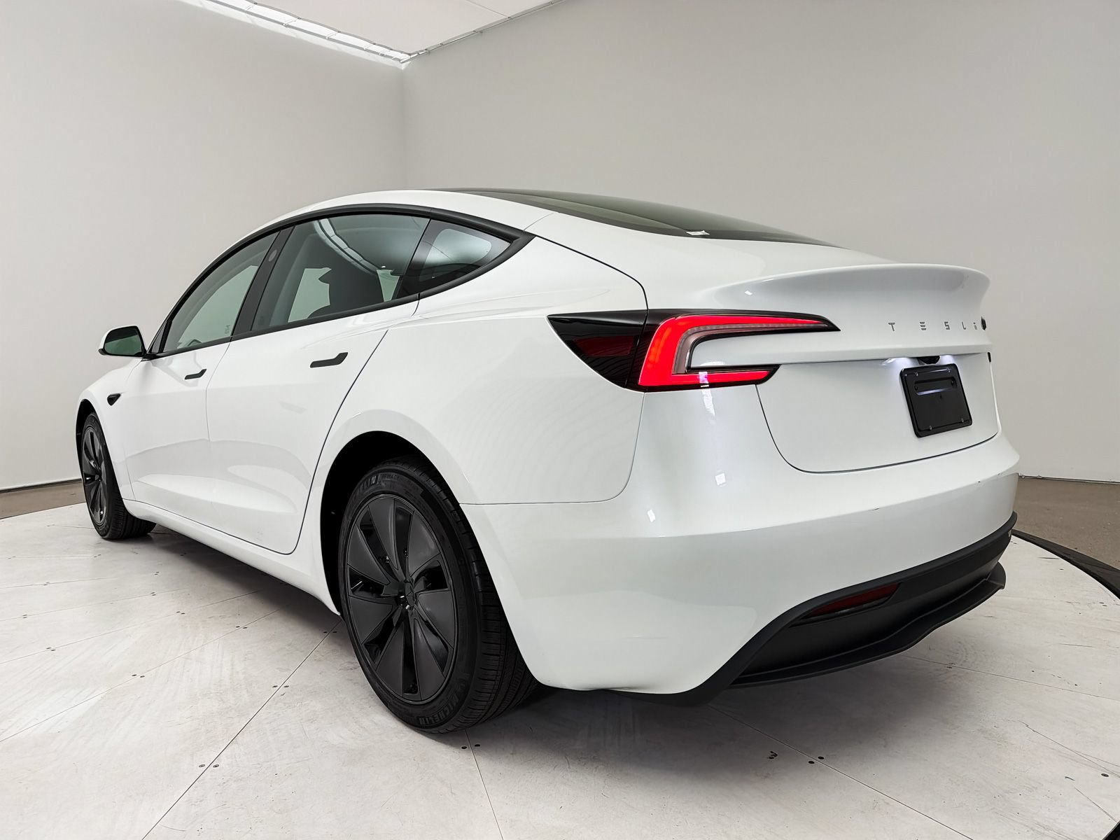 Used 2024 Tesla Model 3 Standard Range RWD image 14