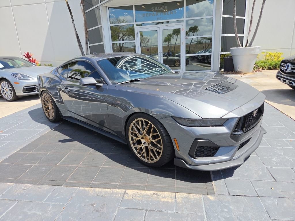 Used 2025 Ford Mustang GT Premium image 2