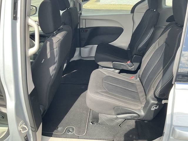 Used 2023 Chrysler Voyager LX image 11