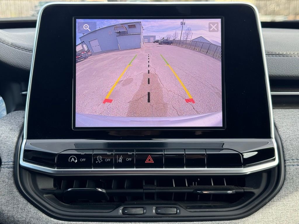 Certified 2025 Jeep Compass Latitude image 16