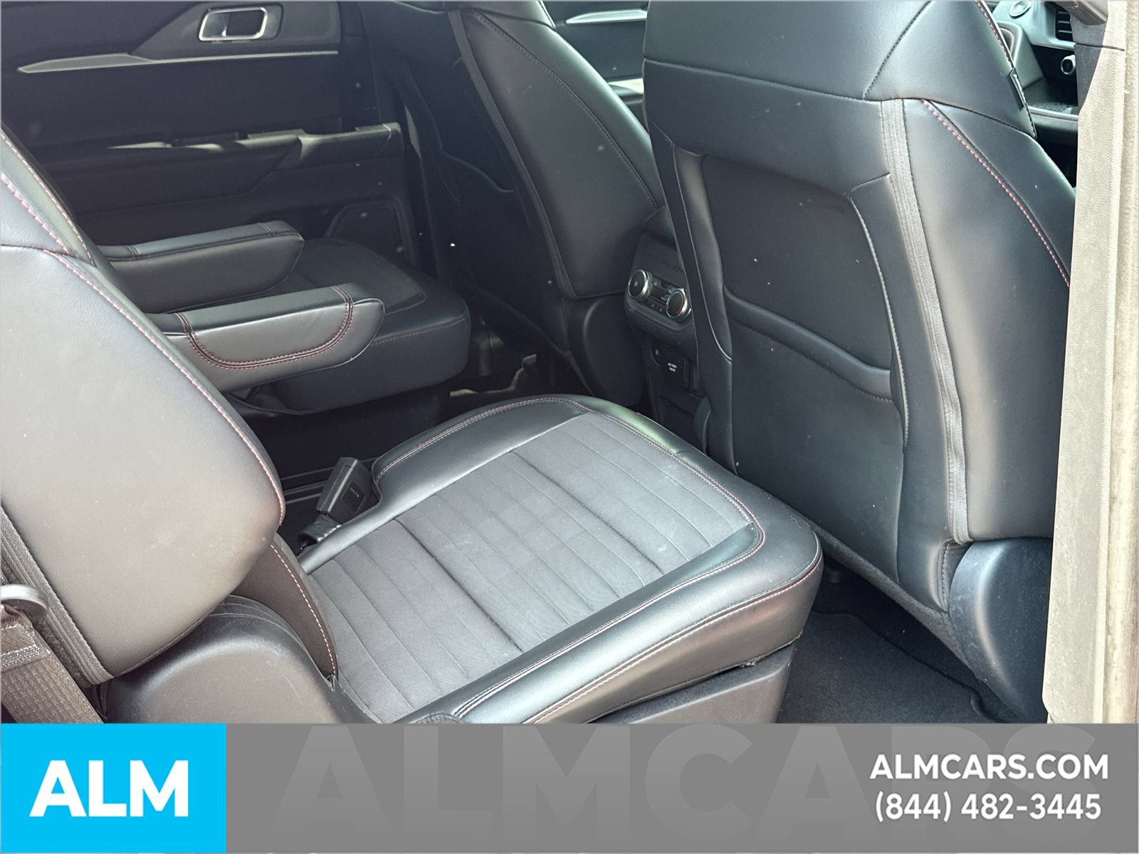 Used 2025 Ford Explorer ST-Line w/ Premium Package RWD image 17