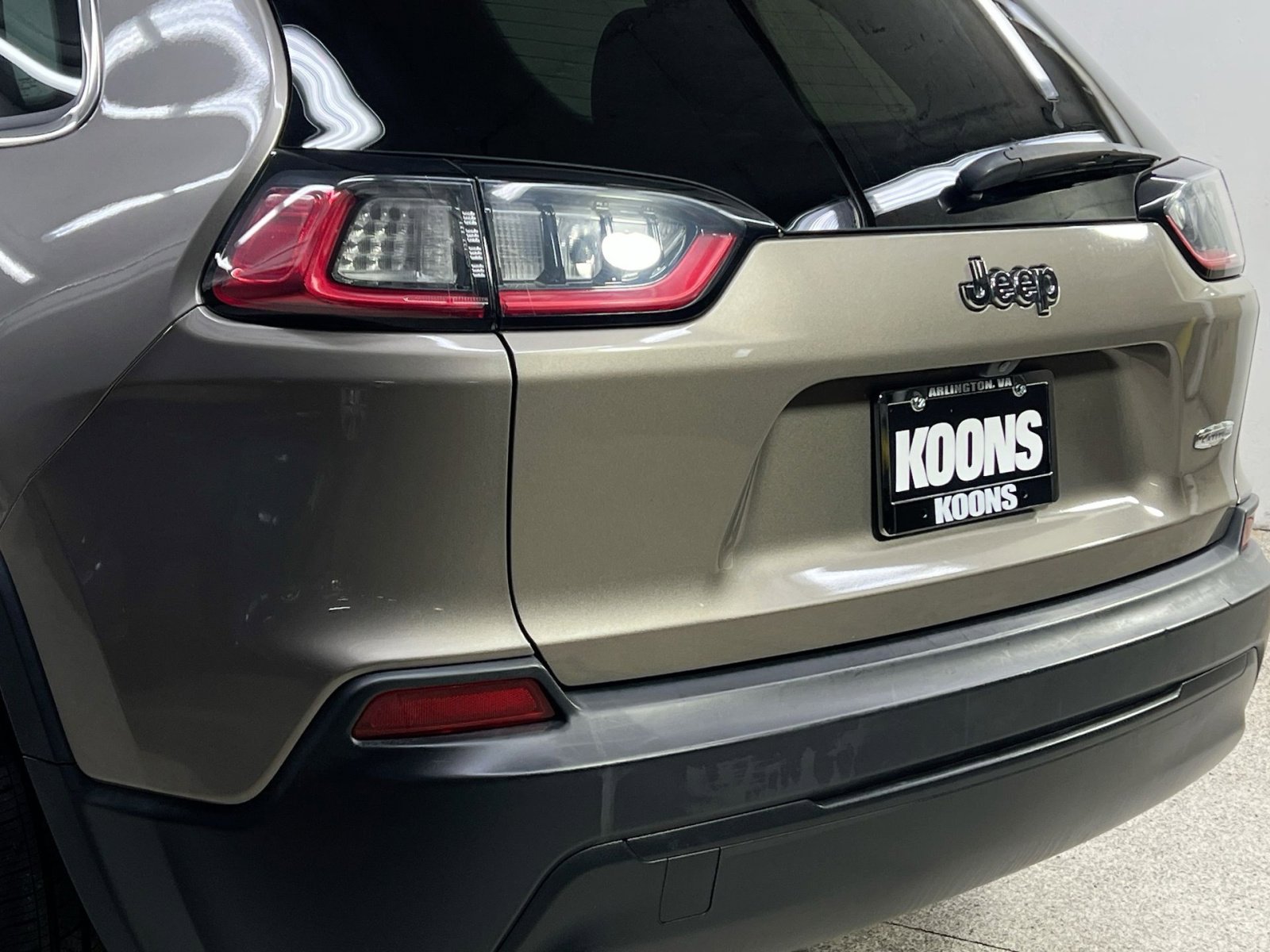 Used 2019 Jeep Cherokee Latitude w/ Popular Appearance Group image 30